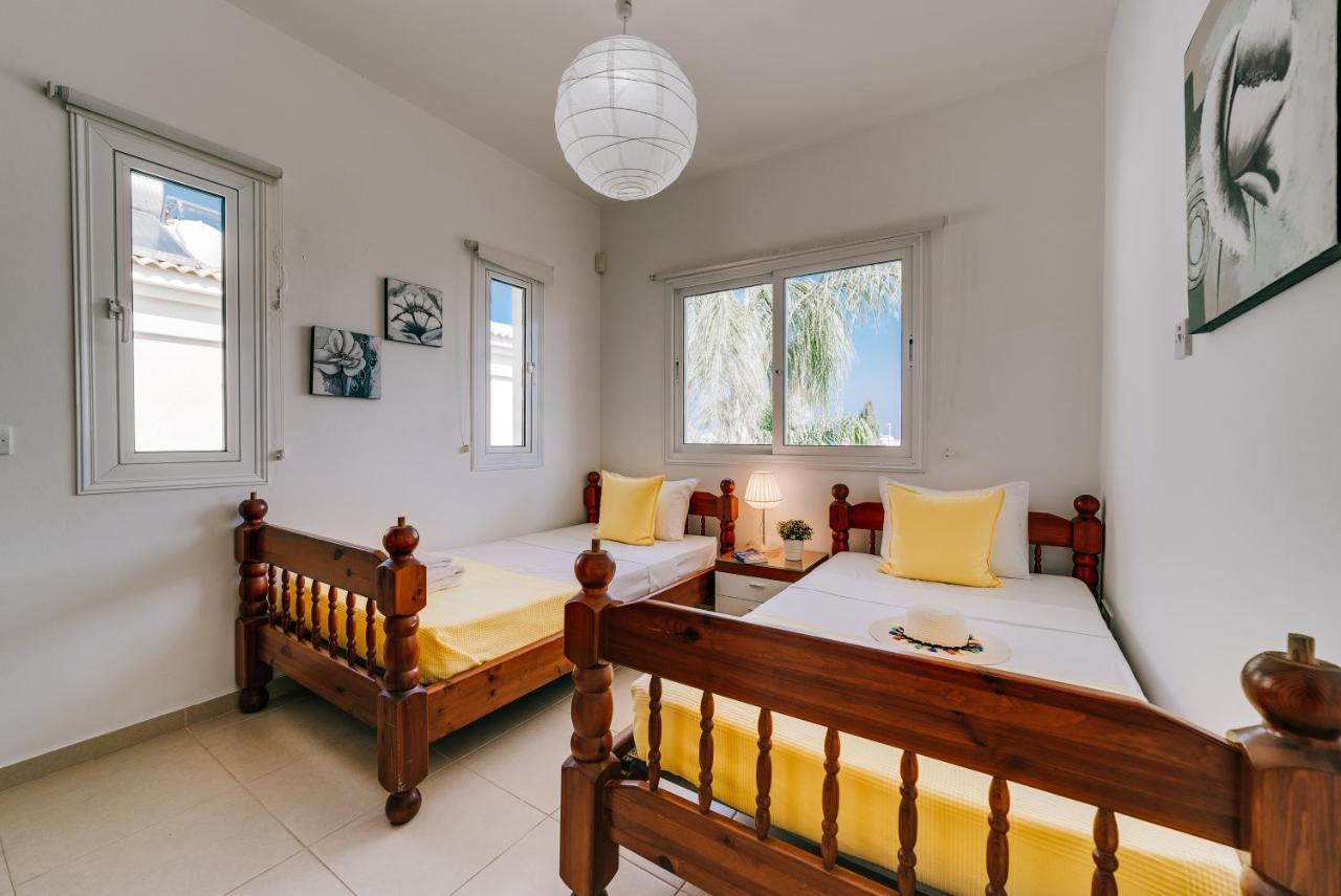 Villa Abbie Paralimni Exterior photo
