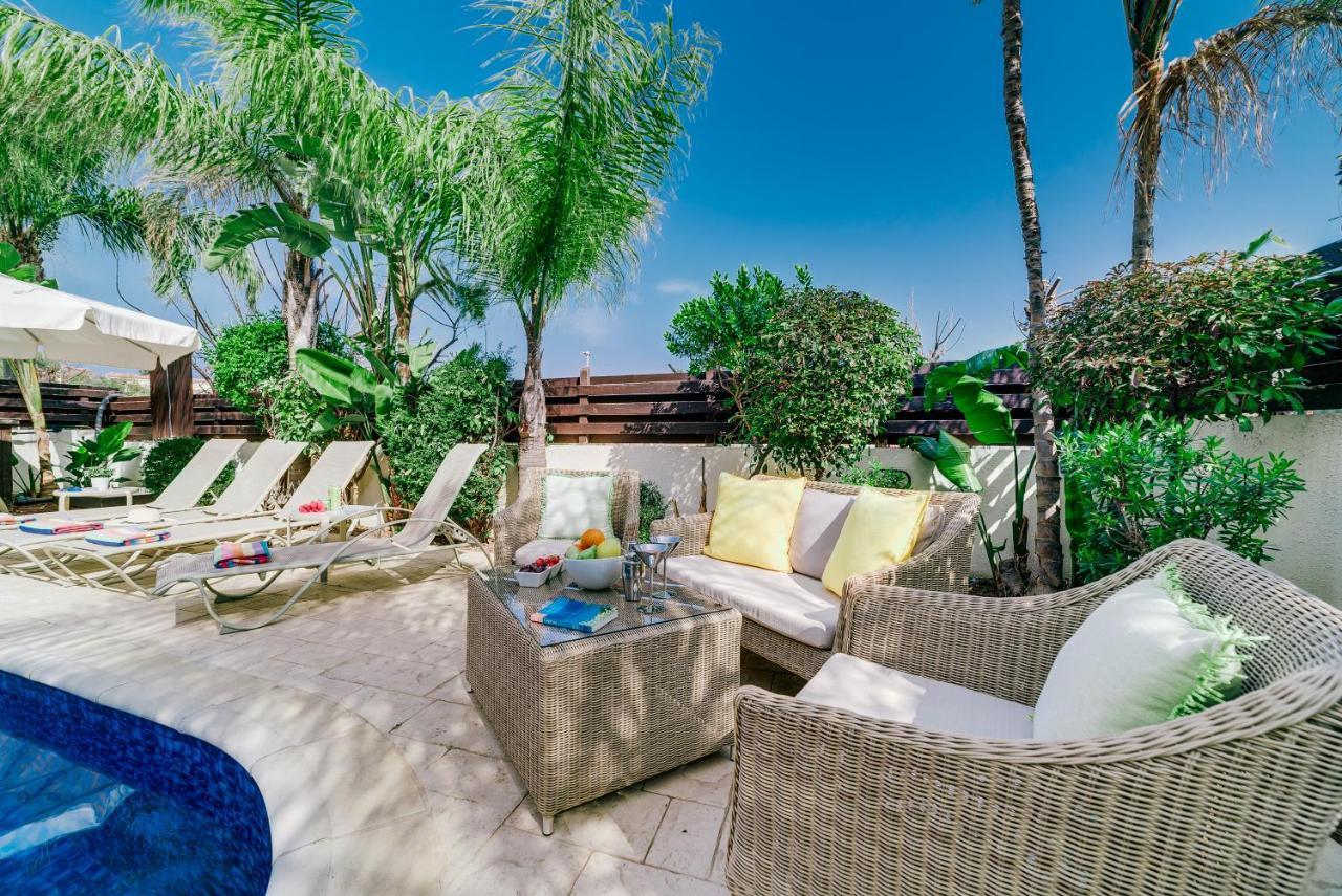 Villa Abbie Paralimni Exterior photo