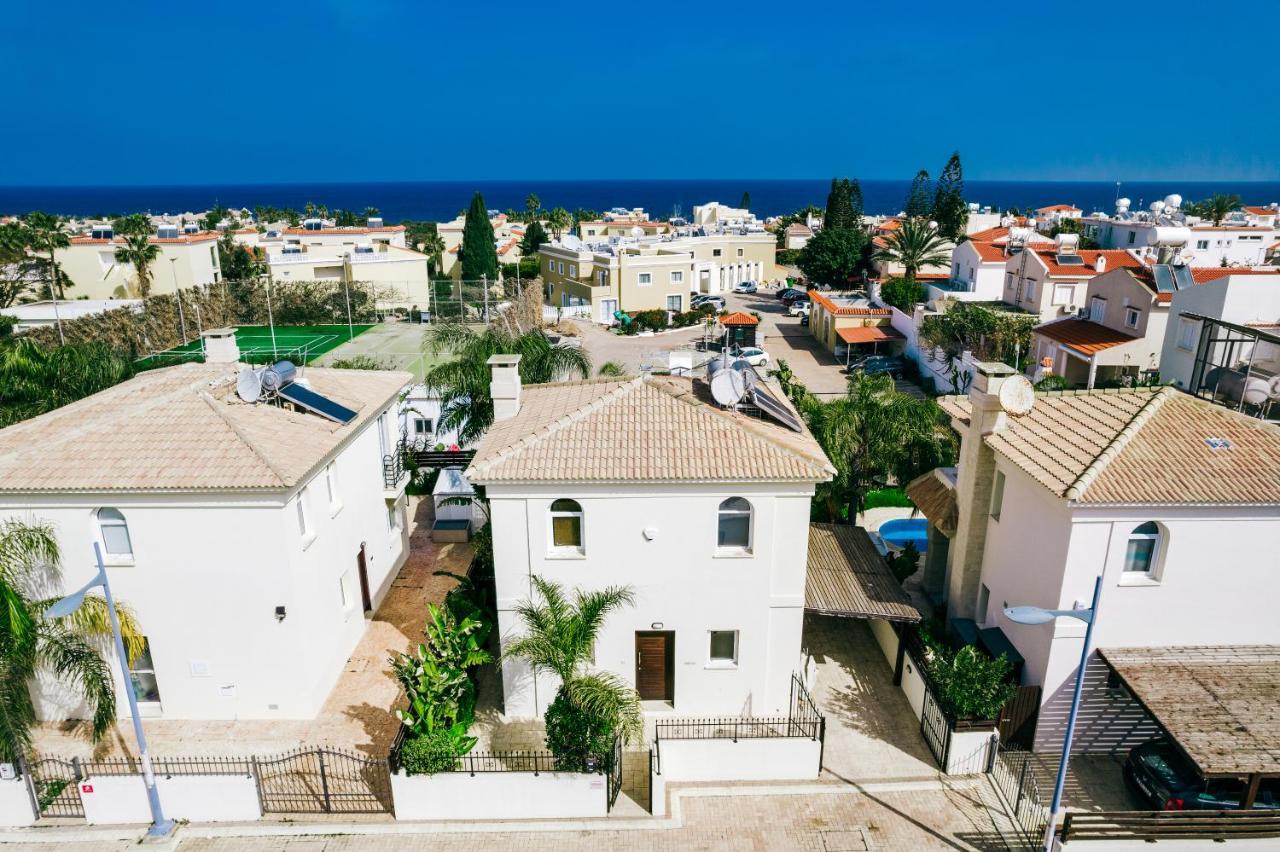Villa Abbie Paralimni Exterior photo